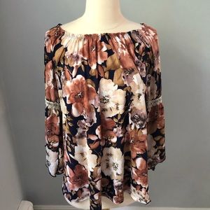 Corvia Floral top with 3/4 length bell sleeves